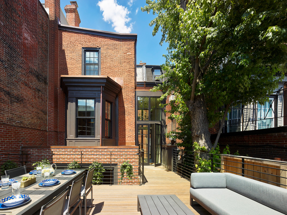Example of a mid-sized transitional backyard deck design in Philadelphia with no cover