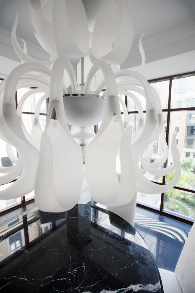 Люстра над столом