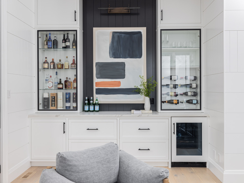 Inspiration for a transitional home bar remodel in Toronto