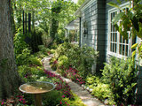 Traditional Landscape by RDM Architecture
