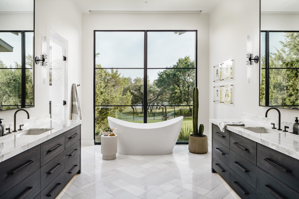 Example of a transitional bathroom design in Austin