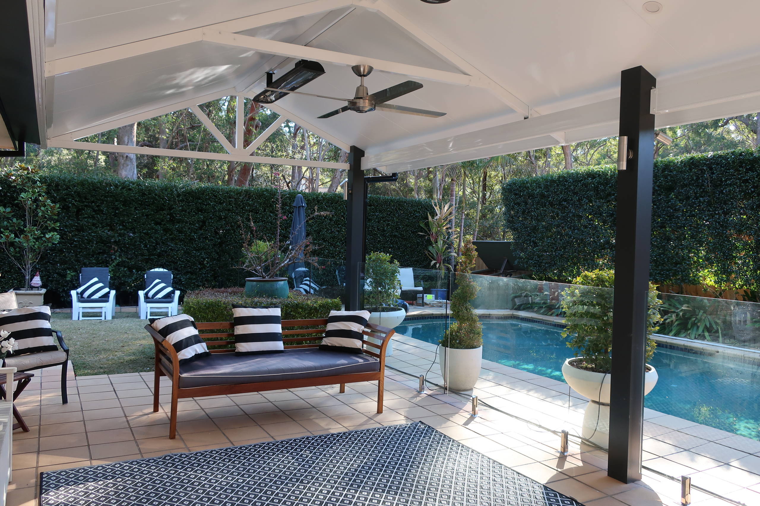 OUTDOOR ROOM - DOUBLES THE LIVING AREA