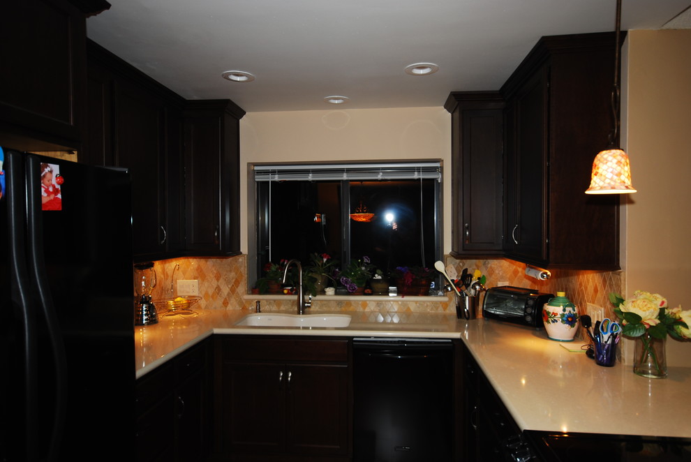 Kitchen - traditional kitchen idea