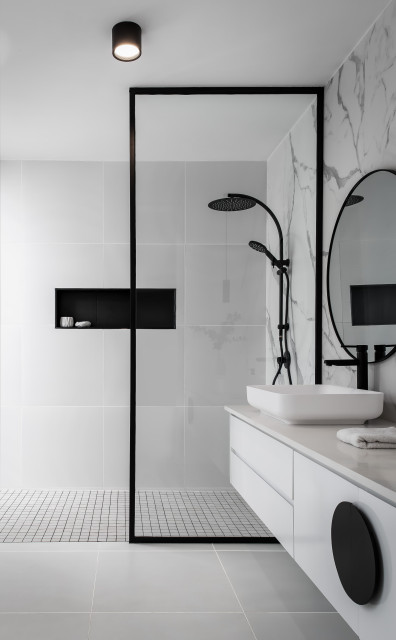 Infinity 313 modern-badrum