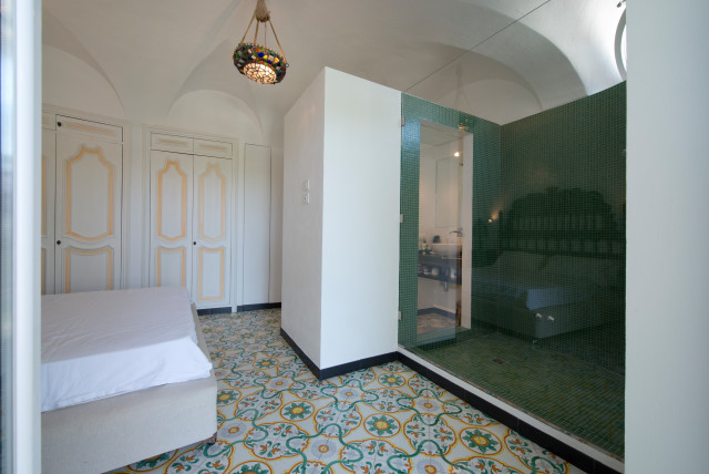 CAMERA traditional-bedroom