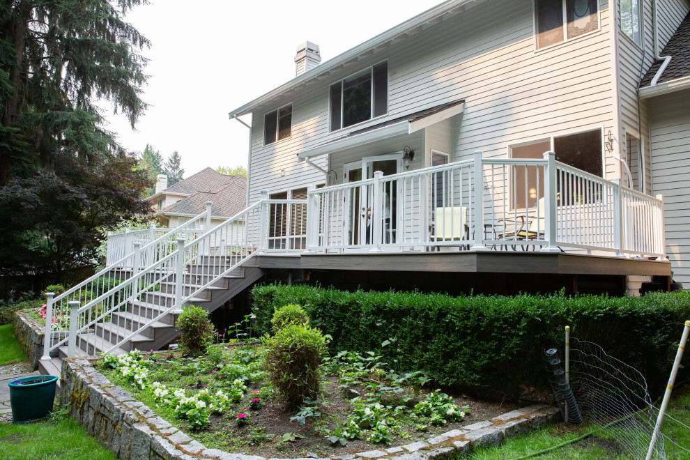 Minimalist deck photo in Seattle