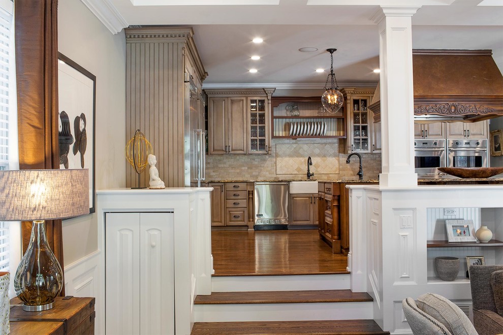 Inspiration for a transitional kitchen remodel in Chicago