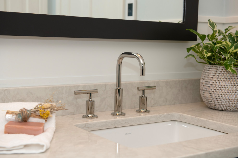 South Shore Colonial Ensuite and Hall Bathroom