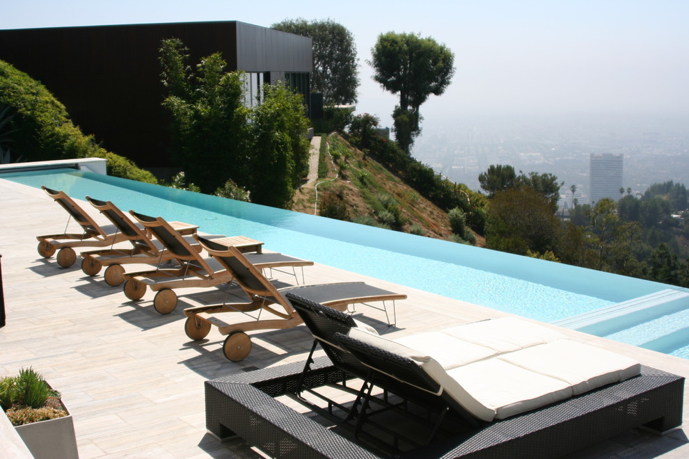 Inspiration for a contemporary infinity pool in Los Angeles.