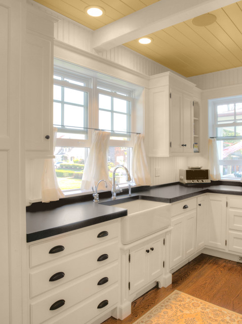 Kitchen traditional-kitchen