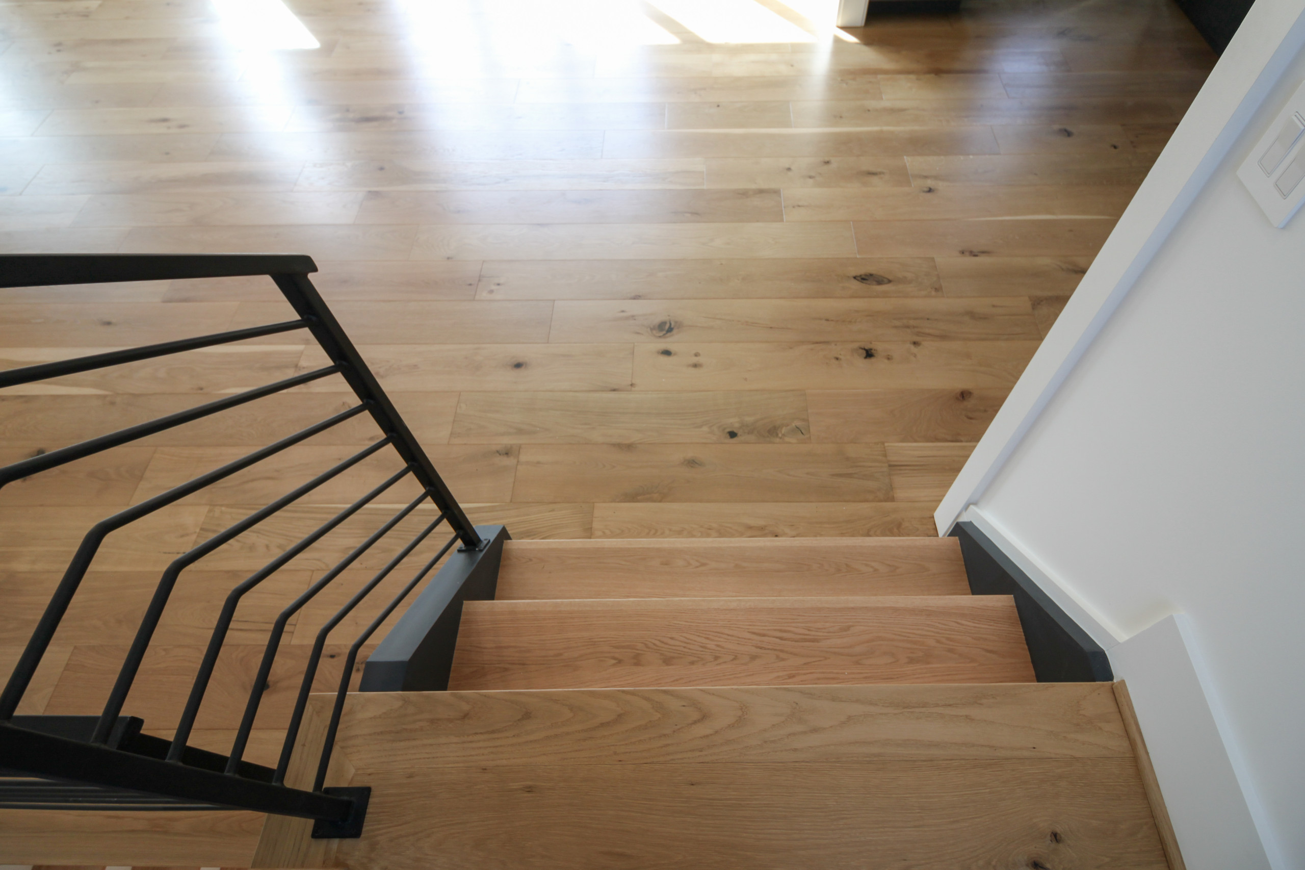 85_Sleek Three-Quarter Turn Multilevel-Staircase, McLean VA 22101