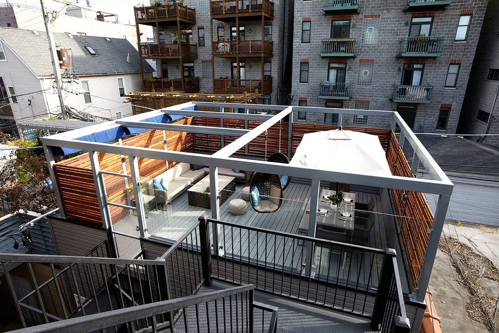 Deck - mid-sized contemporary rooftop deck idea in Chicago