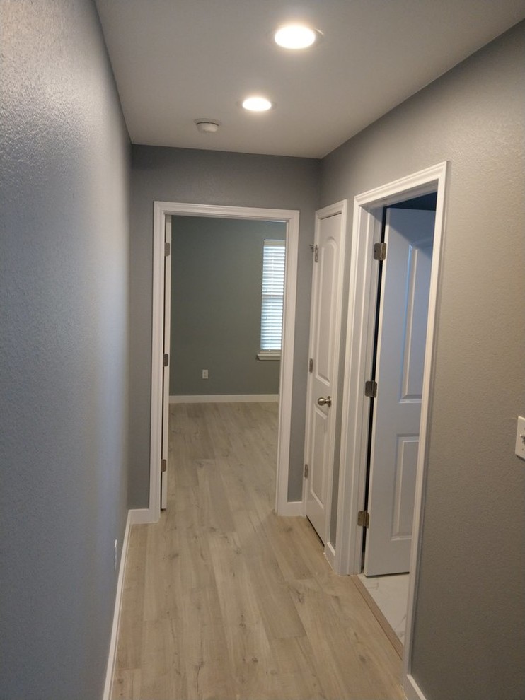 Home design - transitional home design idea in Austin