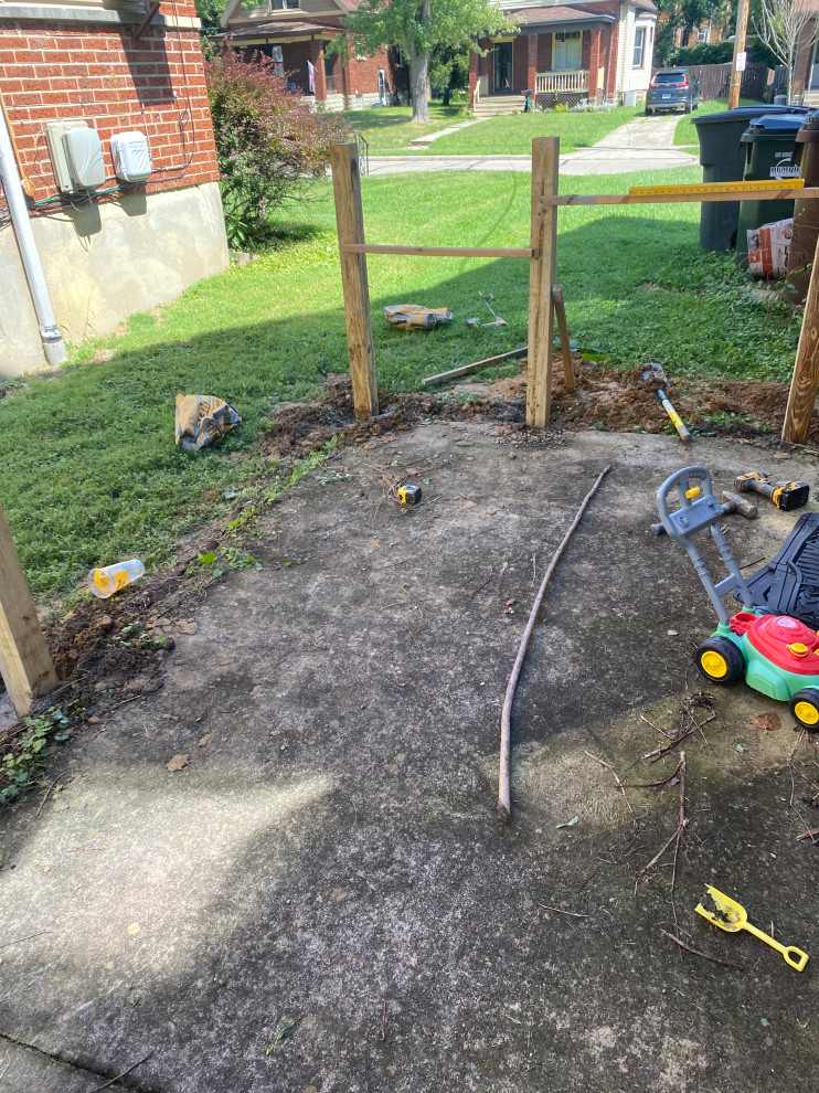 Photo of a traditional landscaping in Cincinnati.