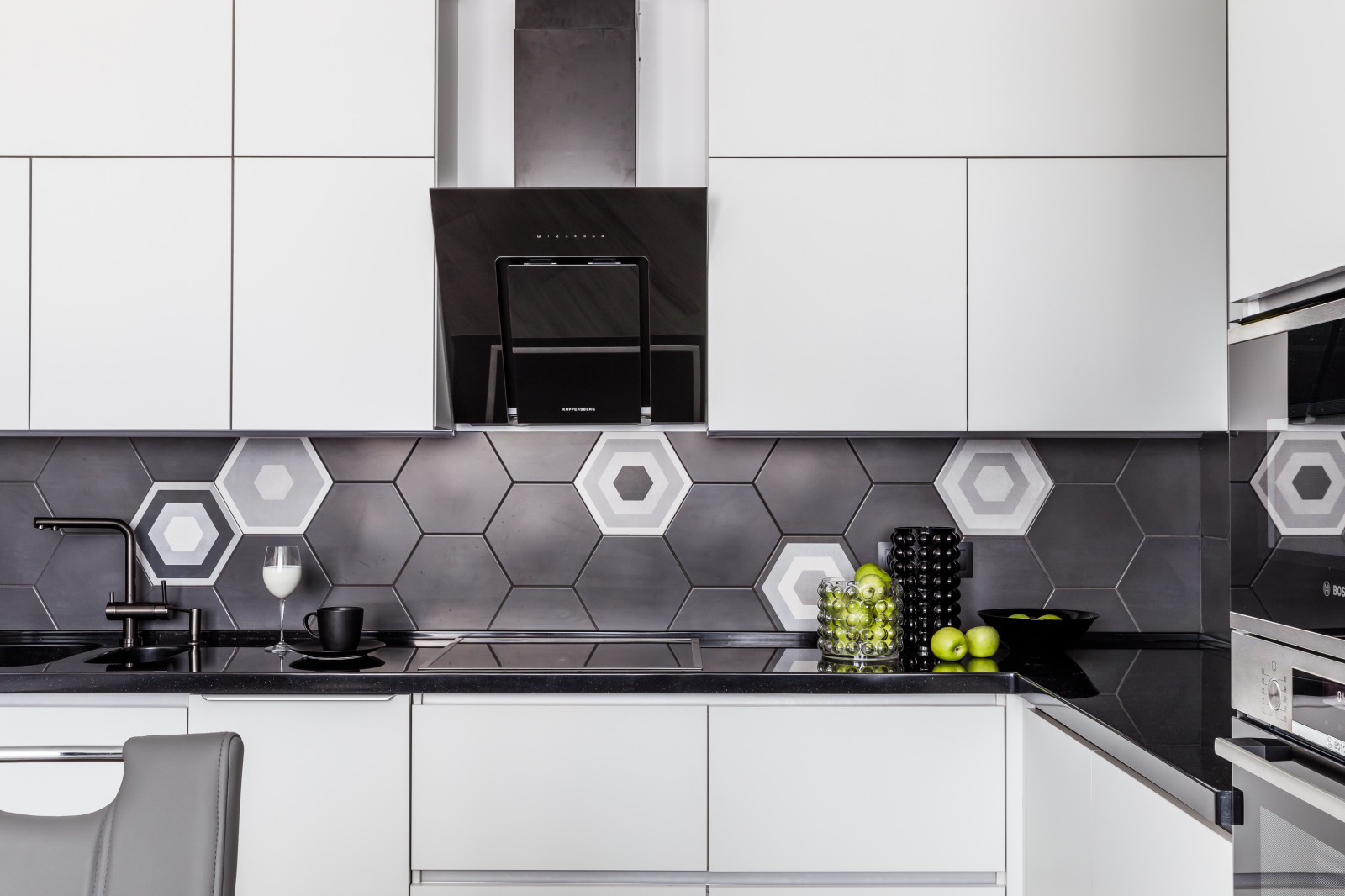 Монохромный интерьер 2-х комнатной квартиры