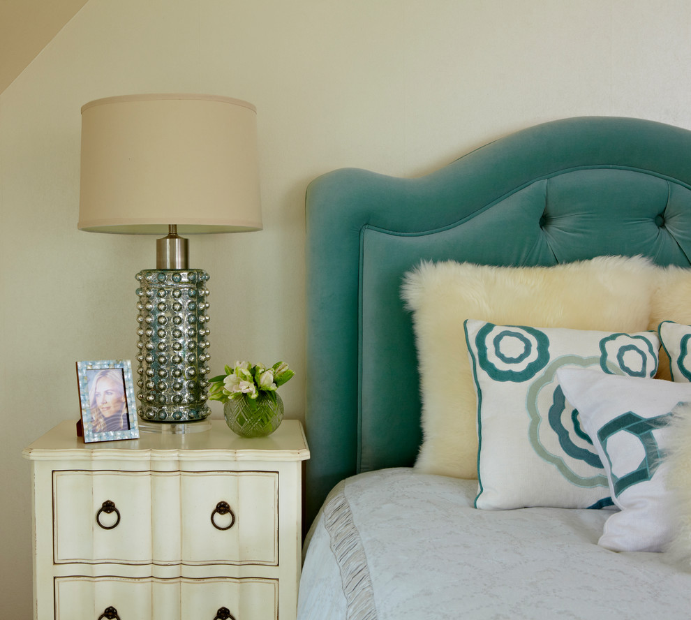 Inspiration for a bedroom and large transitional girl kids' bedroom remodel in New York with yellow walls