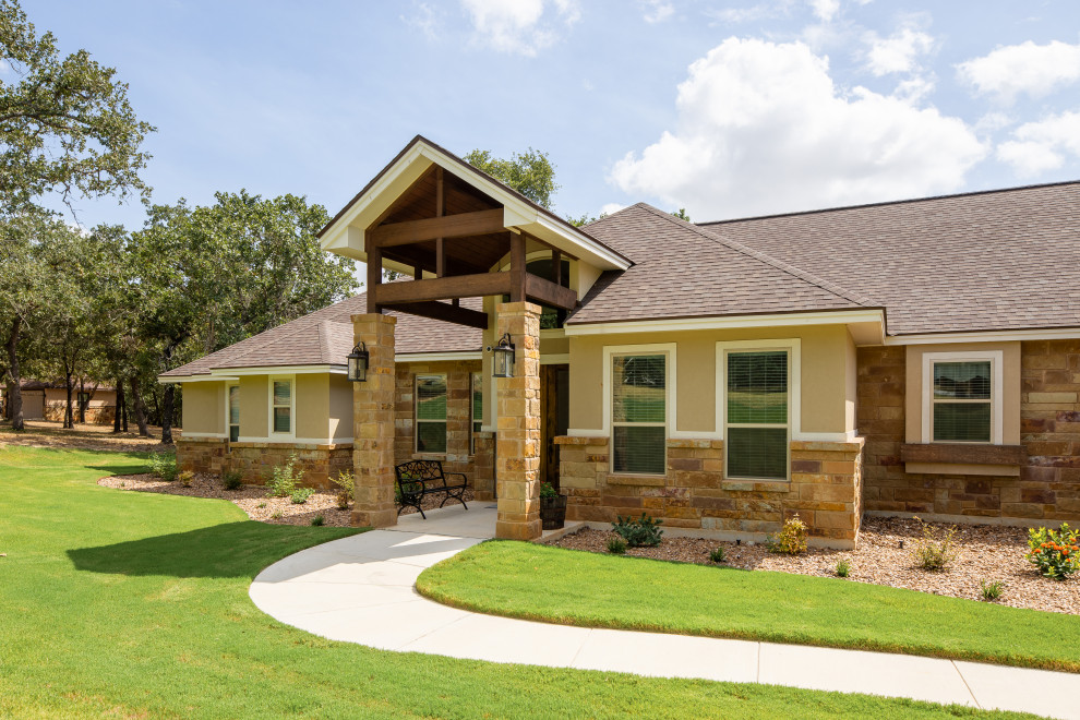 Home design - rustic home design idea in Austin