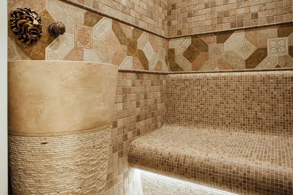 Скамья со спинкой в хамаме.