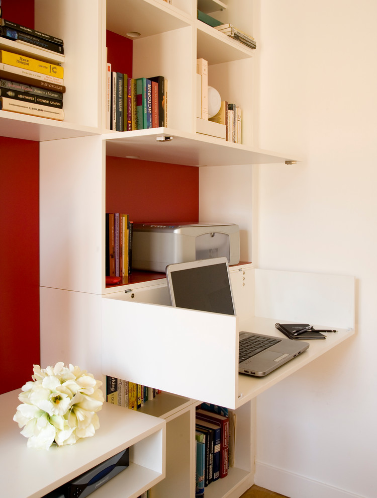 Design ideas for a contemporary home office in Paris.