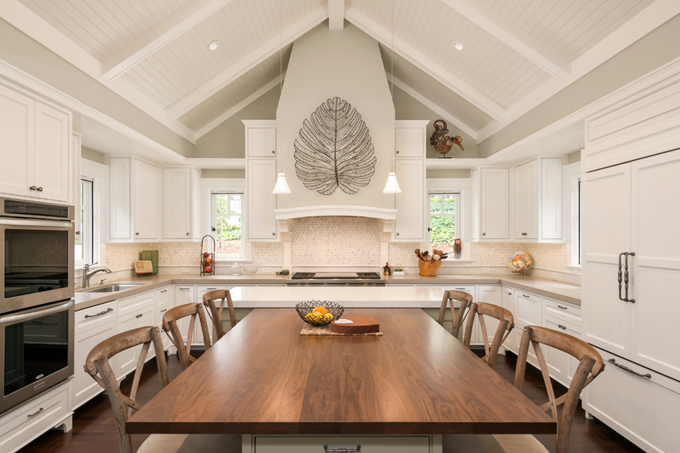 Country u-shaped eat-in kitchen in San Francisco with an undermount sink, shaker cabinets, white cabinets, beige splashback, stainless steel appliances, dark hardwood floors and with island.
