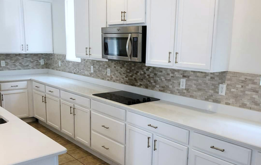 Example of a transitional kitchen design in Columbus
