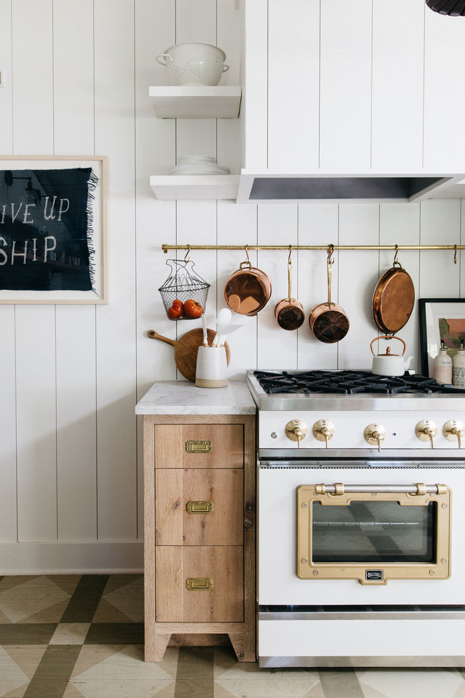 Kate Marker uses a Big Chill Slim and 30" Classic Range in Cottage Makeover - Chicago based designer Kate Marker mixed our Big Chill Slim fridge in custom color Beige Red (#3012) and a 30” Classic Range in White with brass trim at the Leo Cottage in Union Pier, Michigan.   

Design Credit: @katemarkerinteriors @leocottage 
Photographer: @margaretrajic