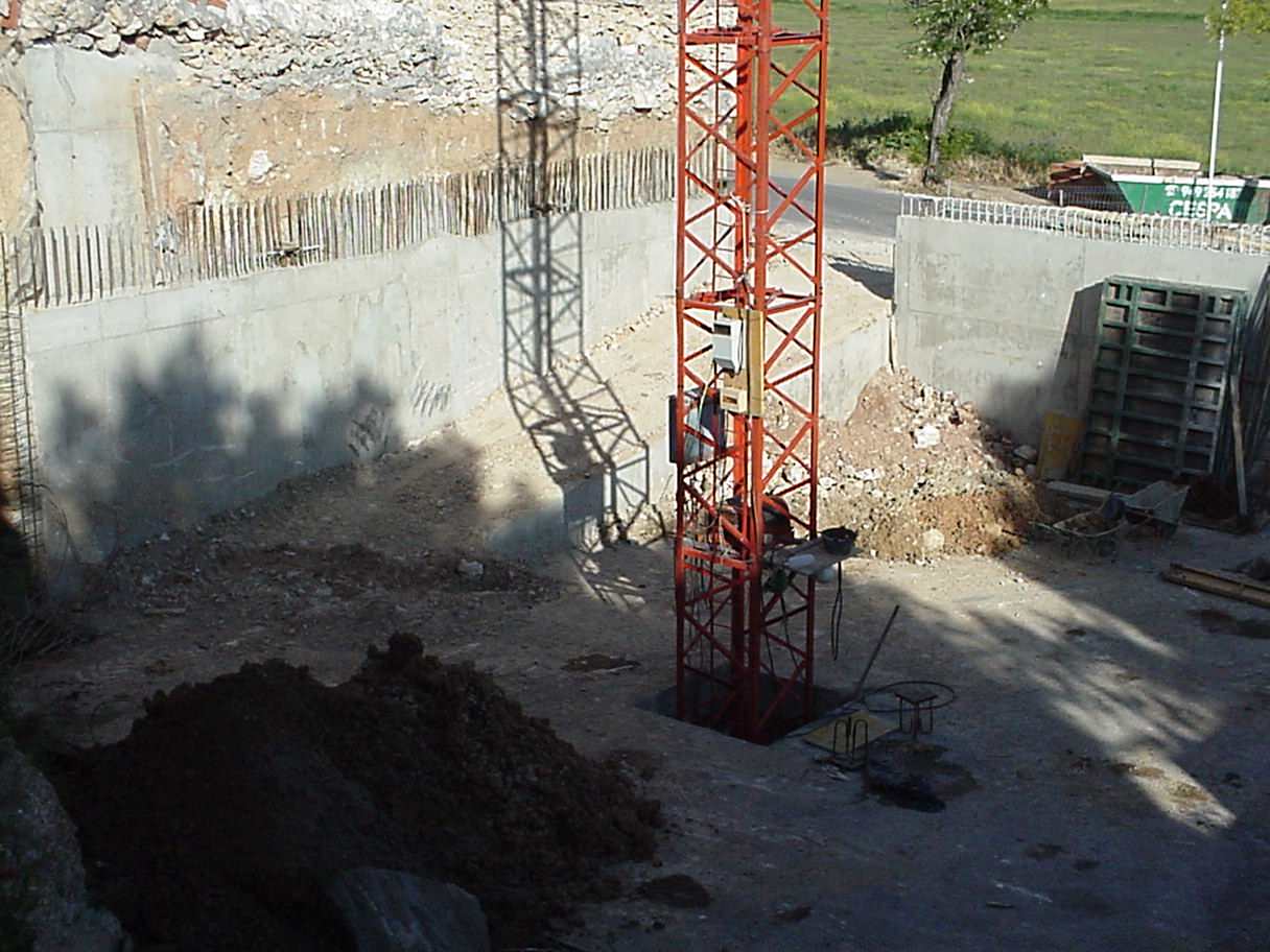 Edificio 19 viviendas, 4 locales comerciales y 15 plazas de garaje 2.208,26 m2.