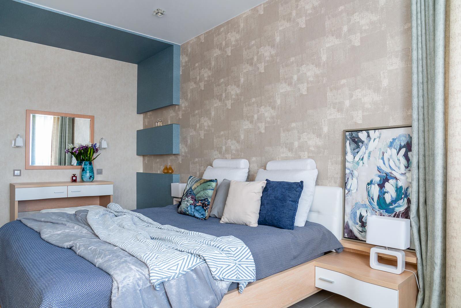 Дом с ирисом