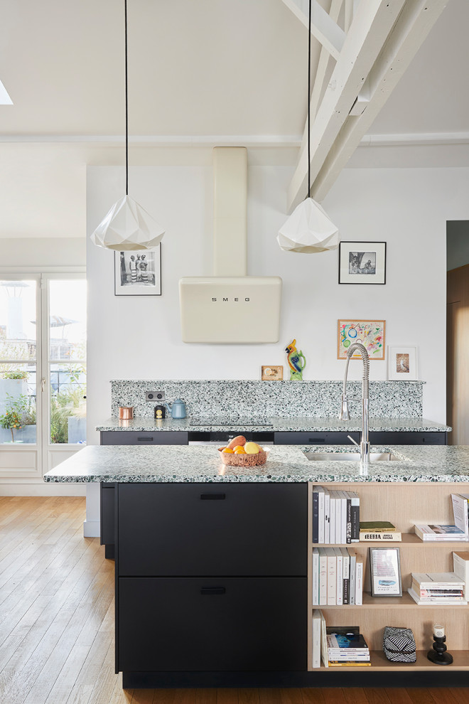 Aménagement d'une cuisine scandinave de taille moyenne.