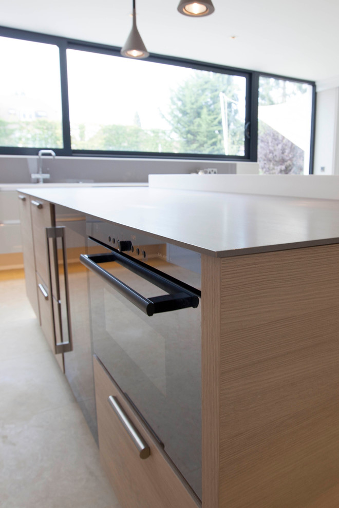 This is an example of a contemporary kitchen in Oxfordshire.