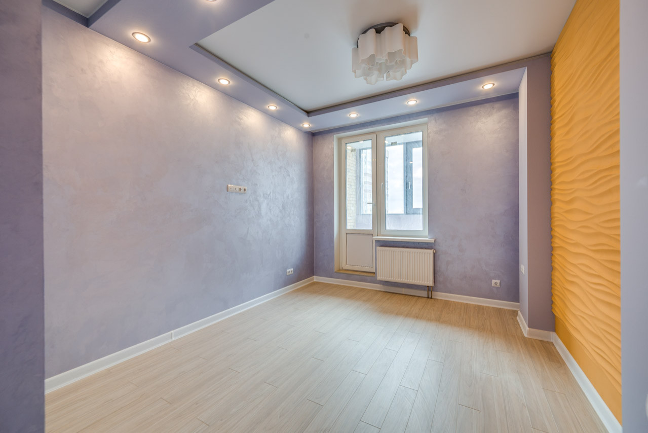 Спальня яркая  для молодой семьи