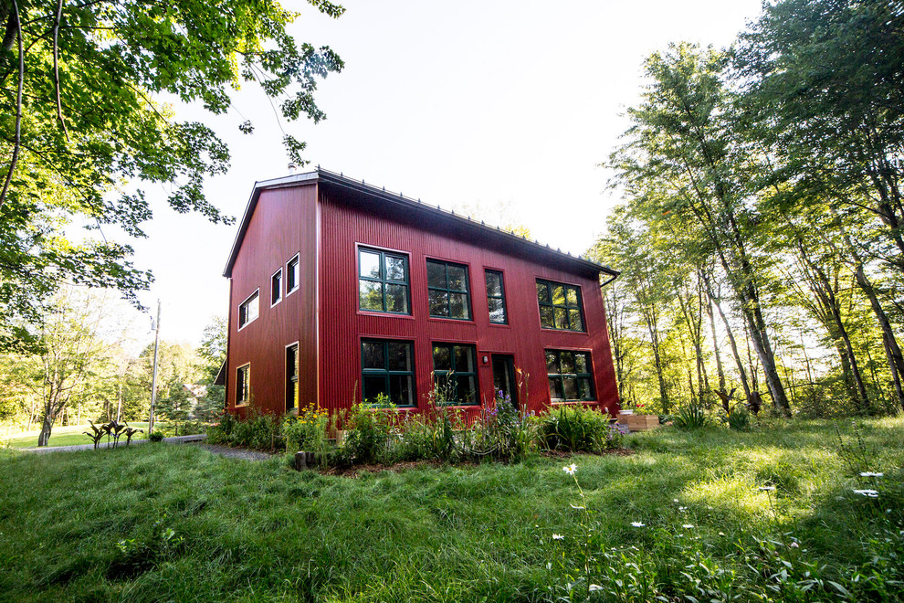 Example of a large mountain style home design design in Ottawa