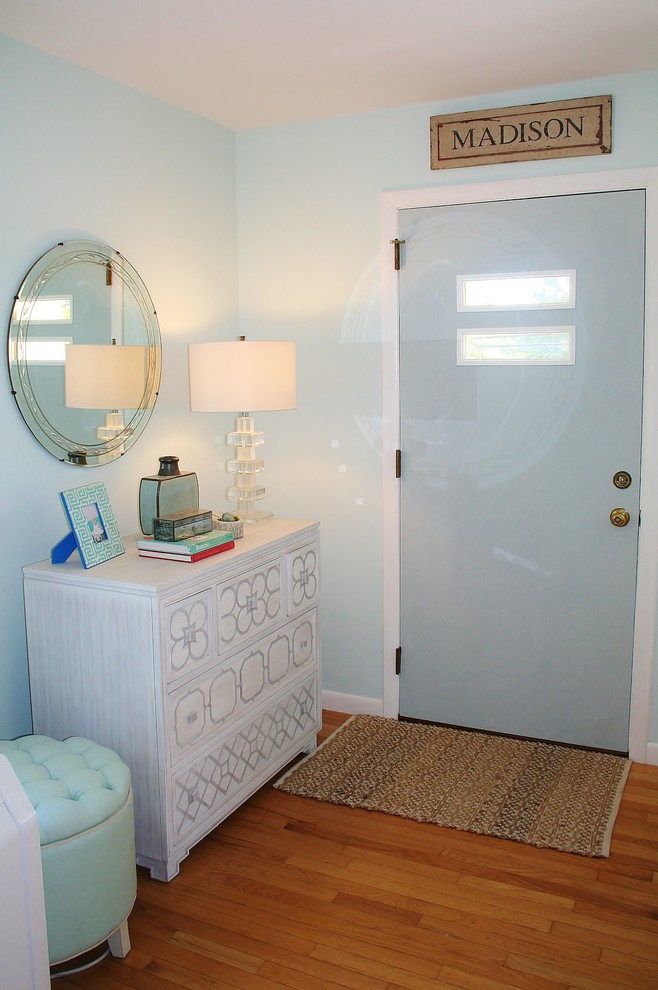 Transitional entryway photo in Bridgeport