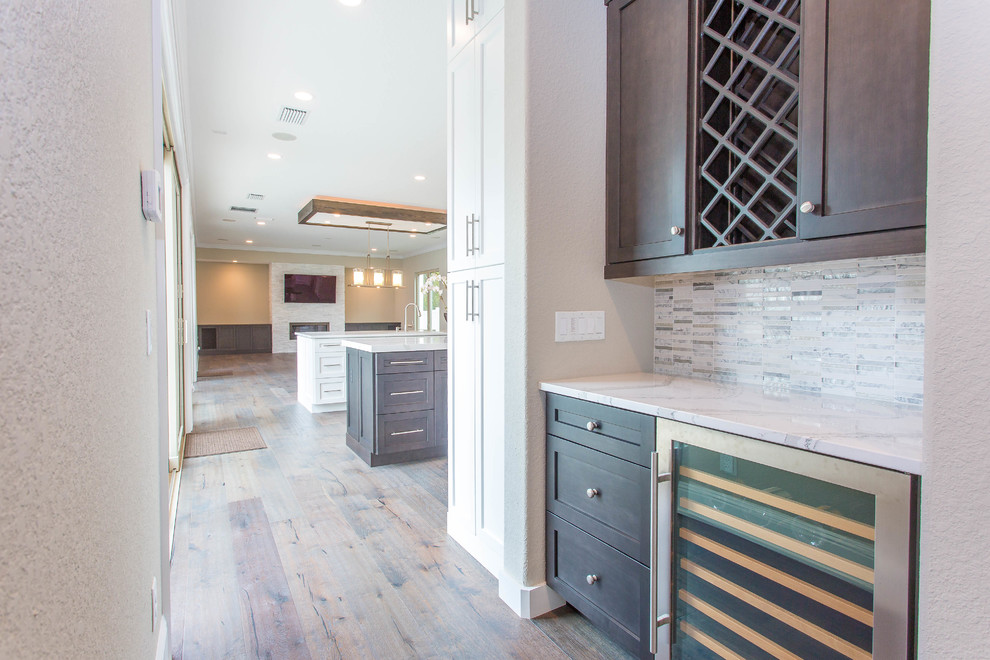 Photo of a transitional kitchen in Orlando.