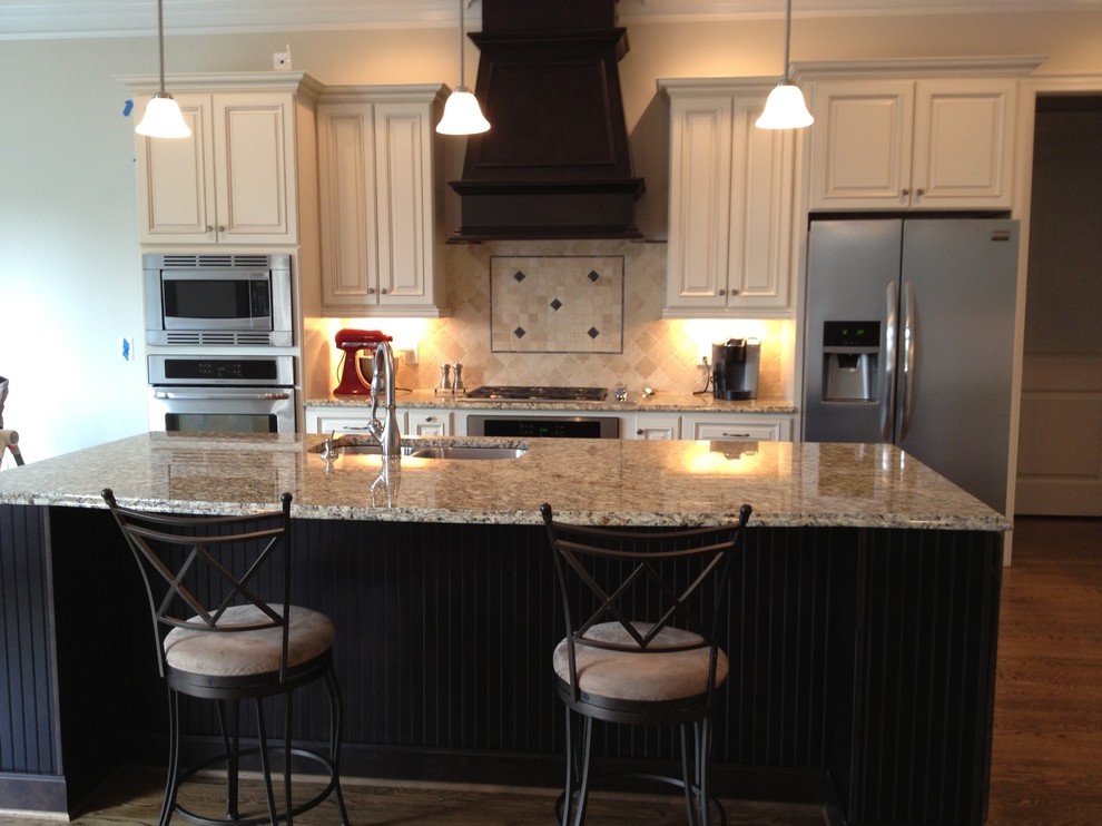 Kitchen - transitional kitchen idea