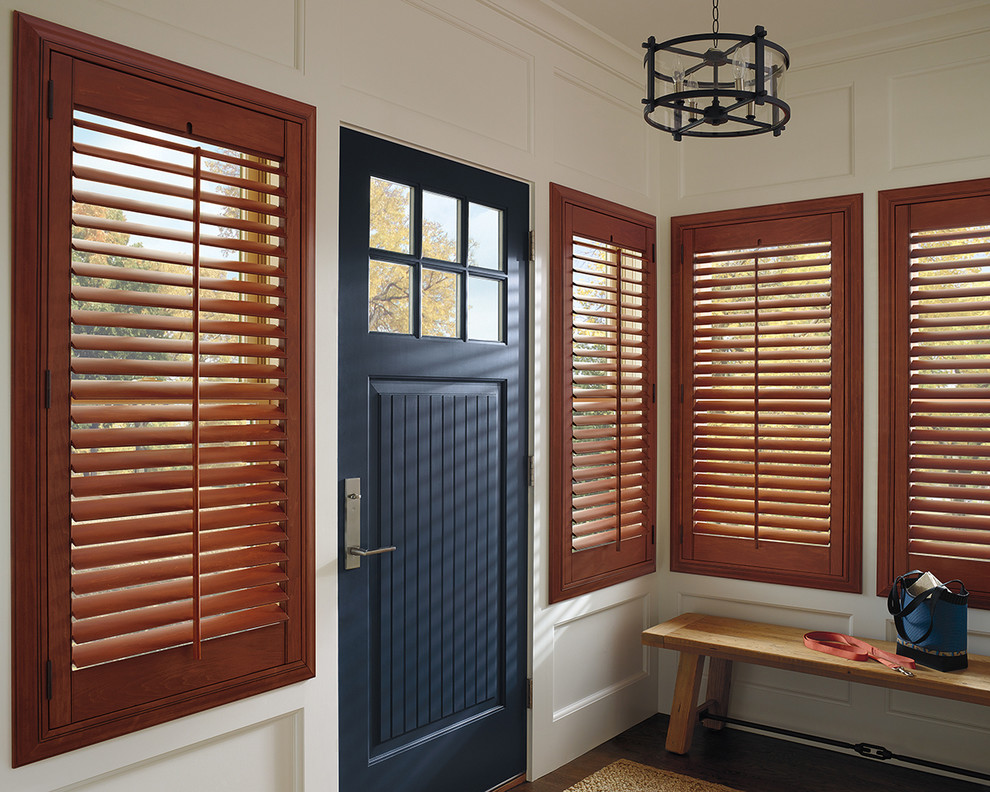 Example of a trendy entryway design in Houston