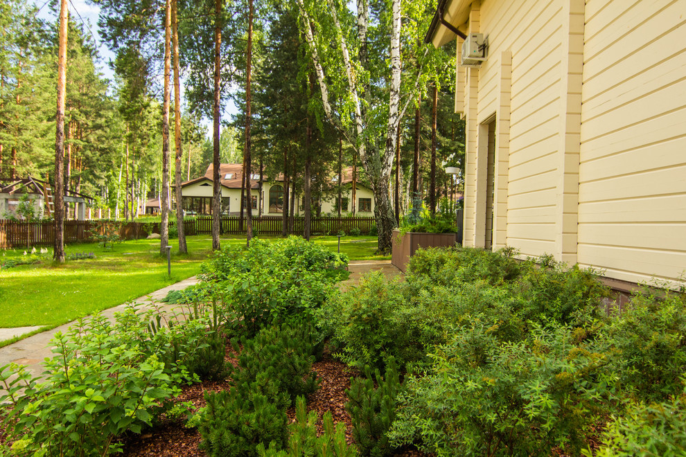 Тенистая терраса в саду