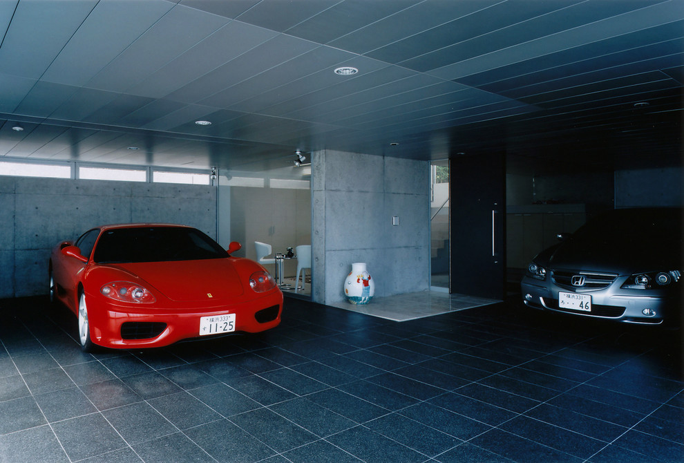 横浜にあるコンテンポラリースタイルのおしゃれなガレージの写真