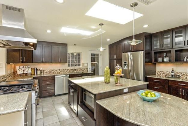 Inspiration for a transitional kitchen remodel in Austin