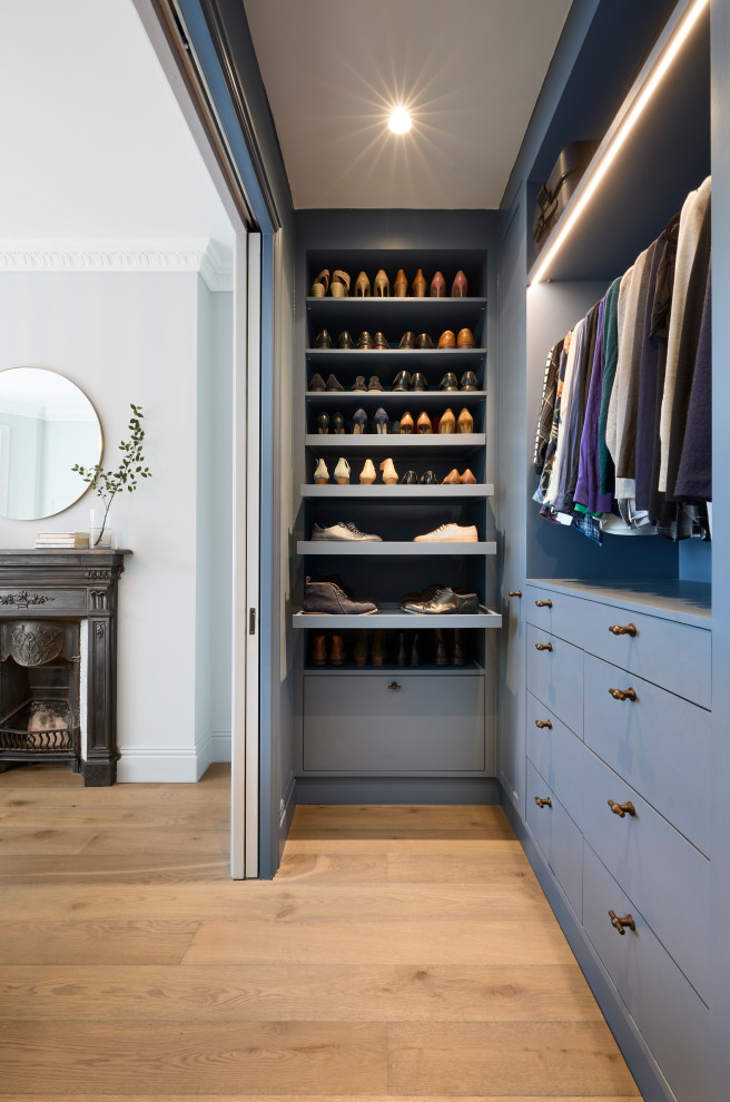 Transitional closet photo in London