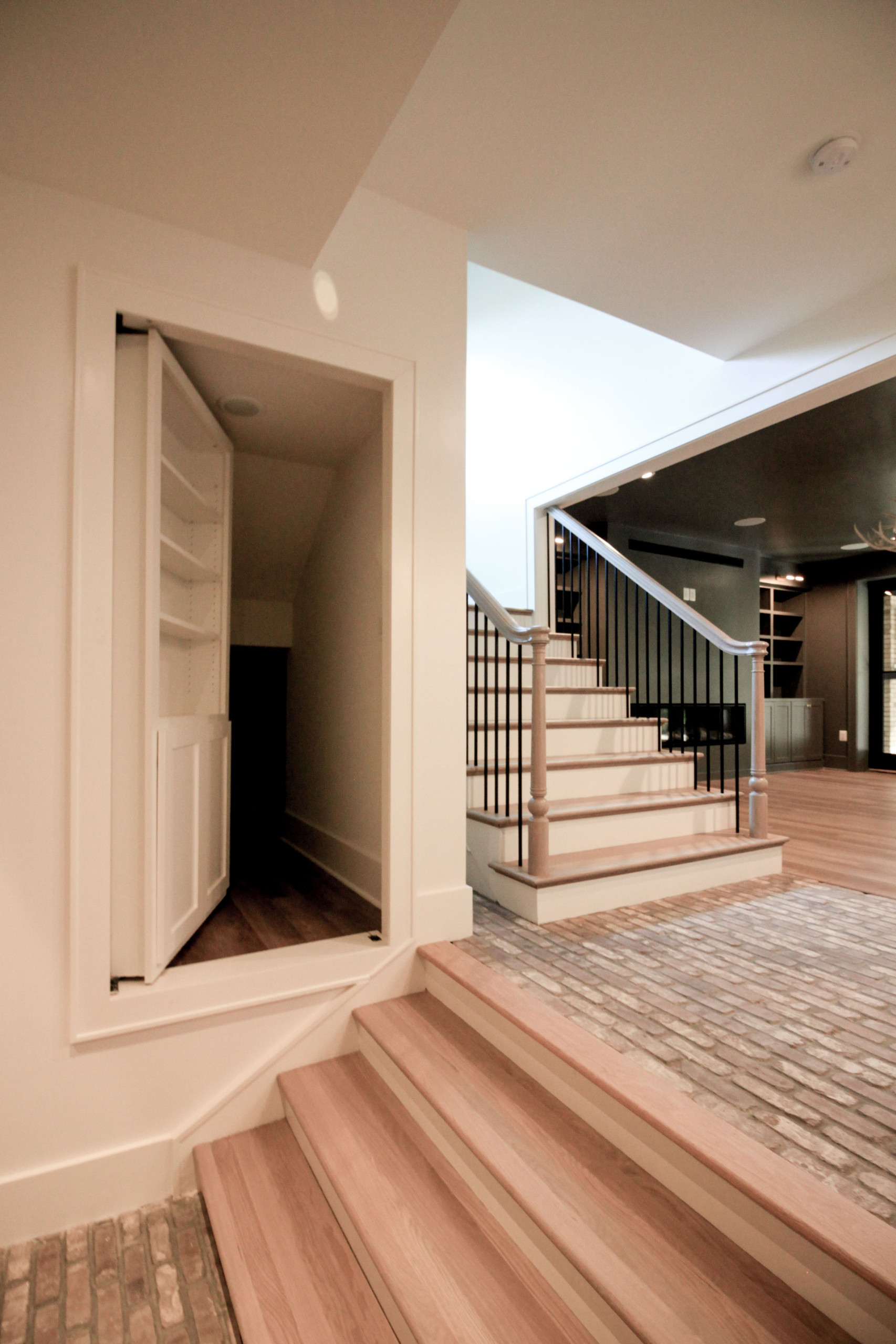 93_Captivating Light Wood Railing System with Black Spindles, Arlington VA 22207