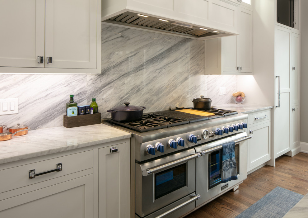 Transitional kitchen photo in Cincinnati
