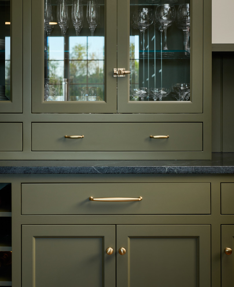 Country home bar photo in Baltimore