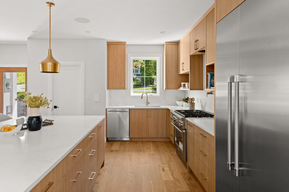 Home design - transitional home design idea in Vancouver