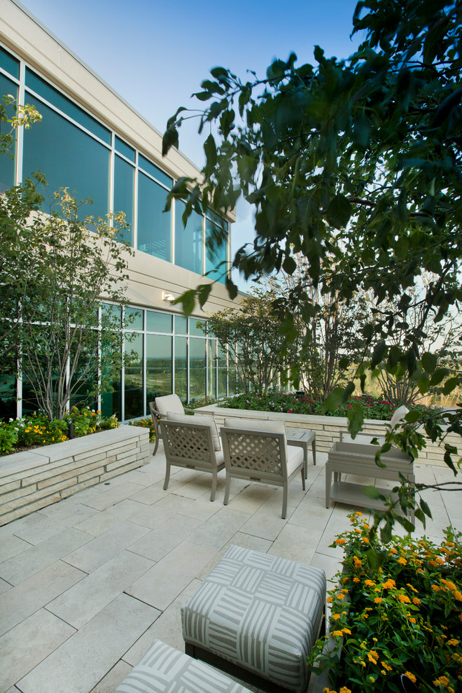 Photo of a transitional patio in Omaha.