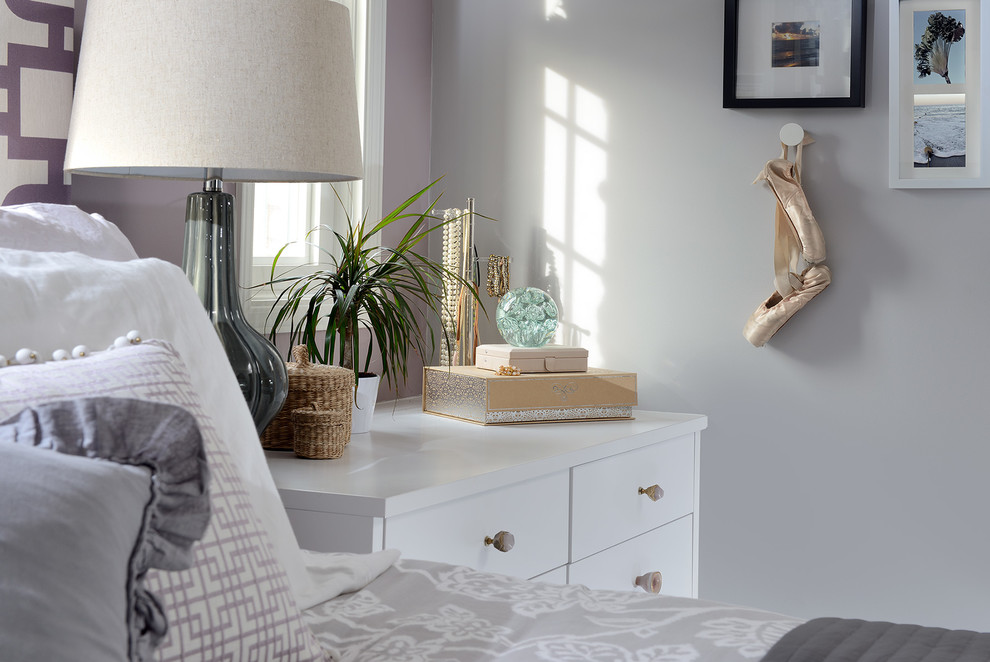 Inspiration for a transitional home design remodel in Toronto