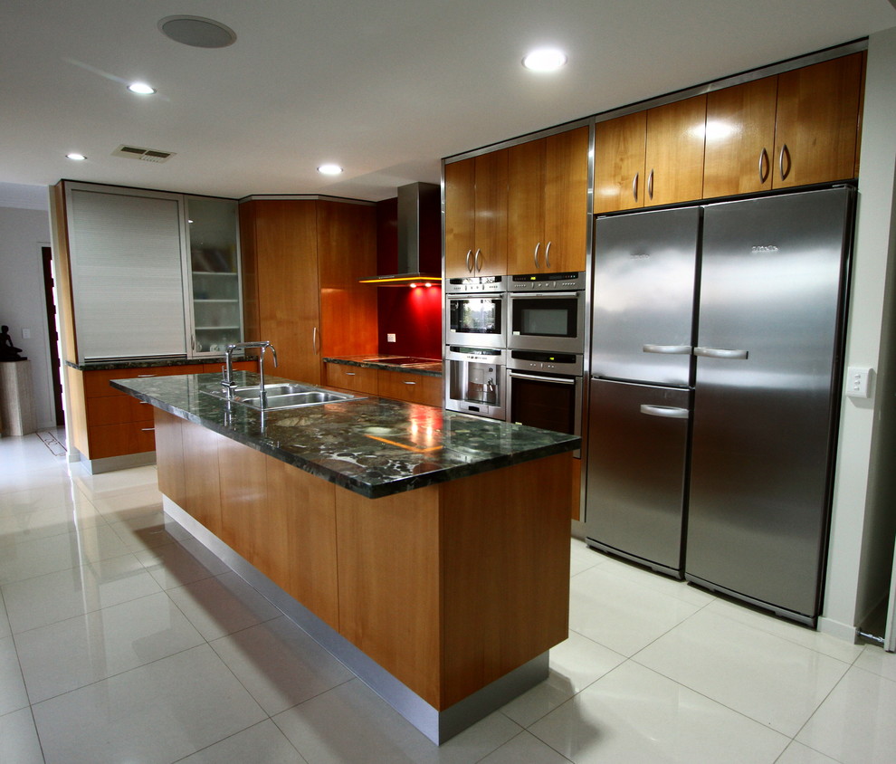 Inspiration for a mid-sized modern kitchen remodel in Brisbane