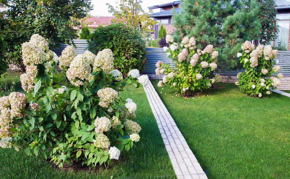 Сад на Пятницком шоссе.  Дизайнер Лариса Юрова