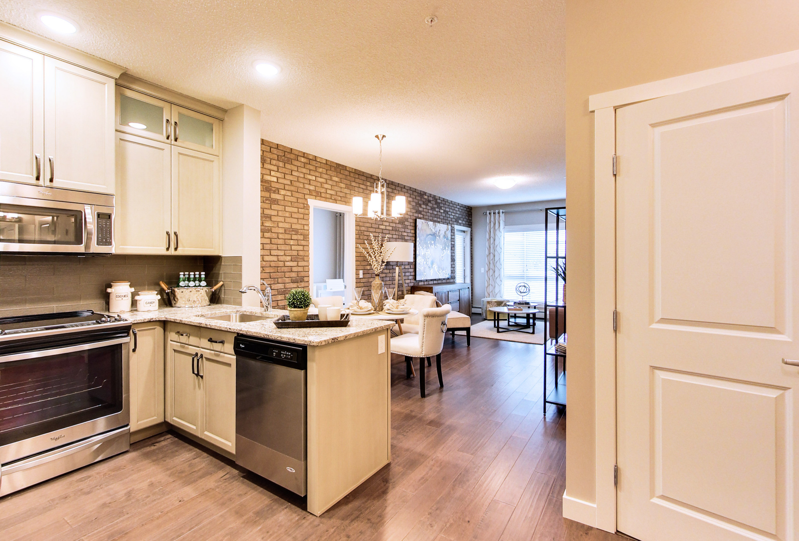 2017 Attached Homes Mid To High Rise Condo Apartment Under 1 000 Sq Ft Str Traditional Edmonton By Canadian Home Builders Association Houzz