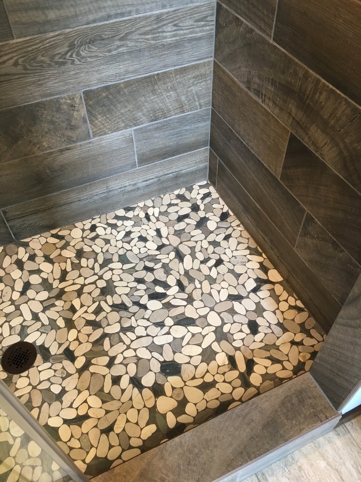 Bathroom - rustic bathroom idea